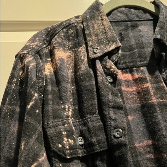 Stevie Nicks flannel button down with splatter paint 🖤 Size Small 🖤 Like New❣️ - Picture 5 of 8